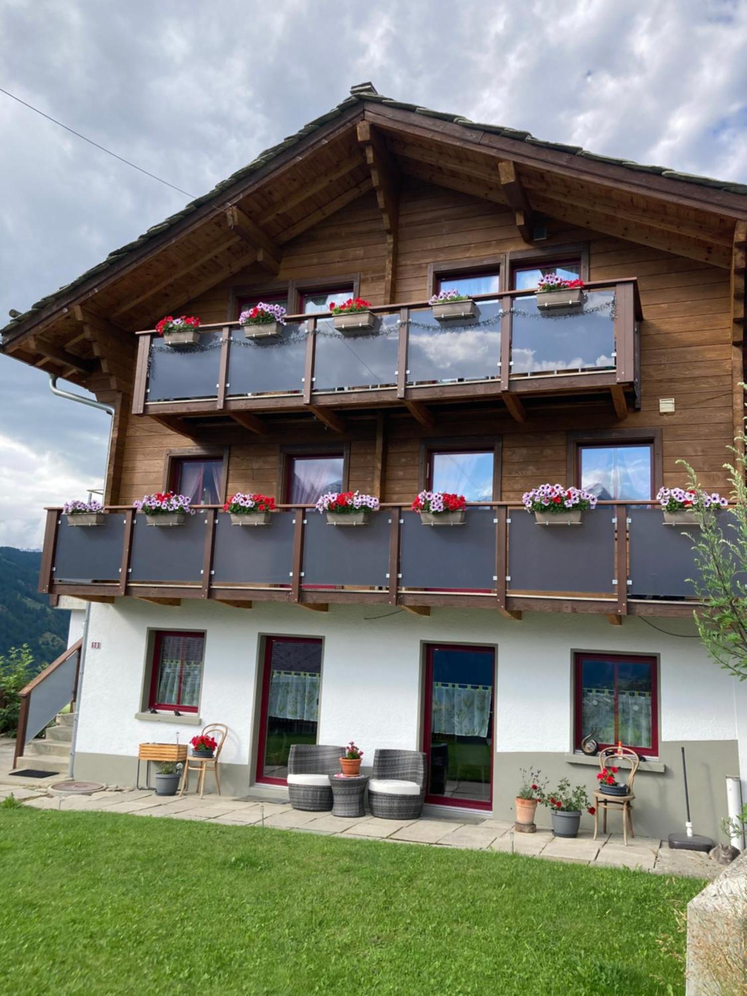 Apartamento Haus Dorfblick Grächen Exterior foto