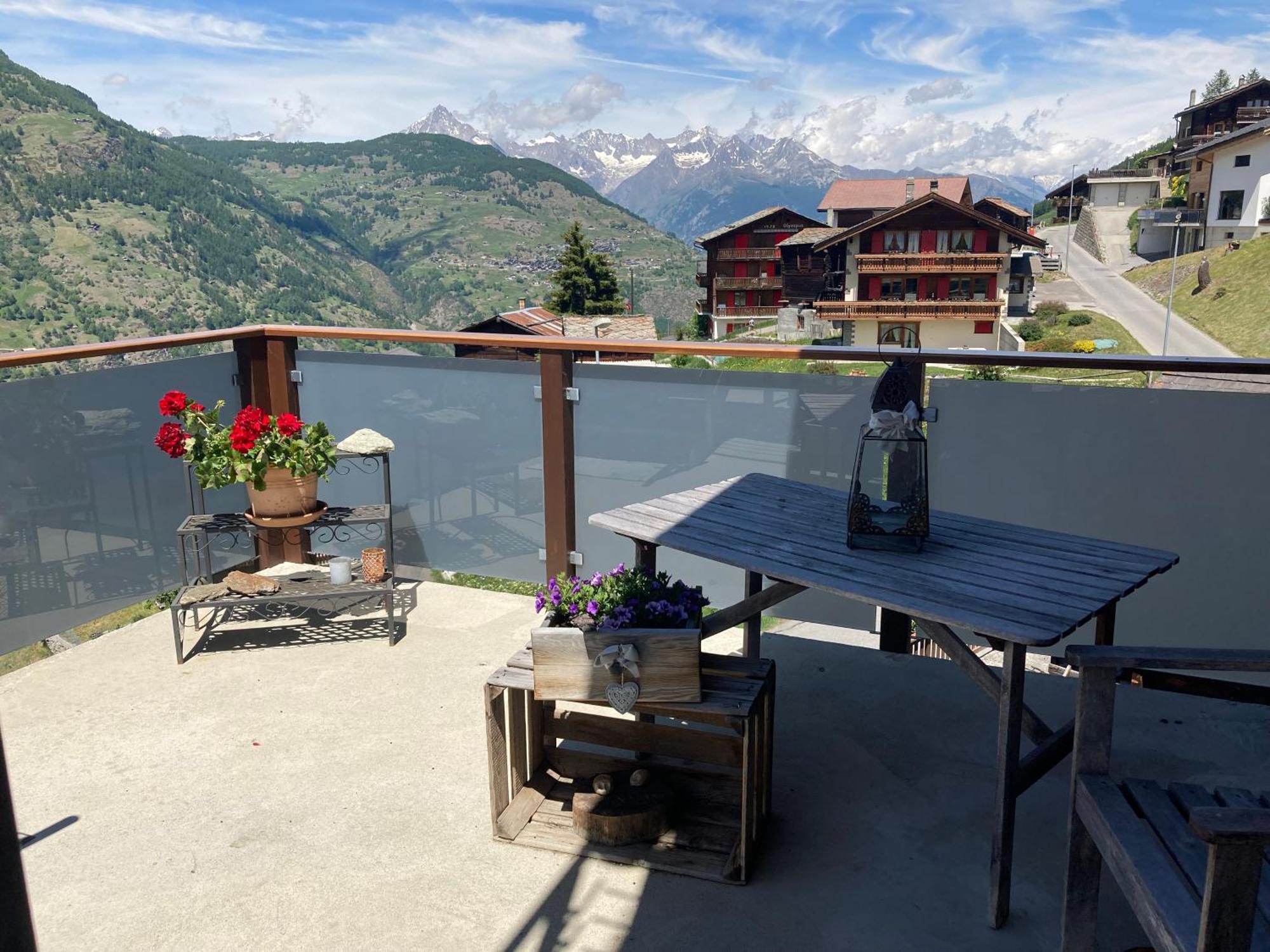 Apartamento Haus Dorfblick Grächen Exterior foto