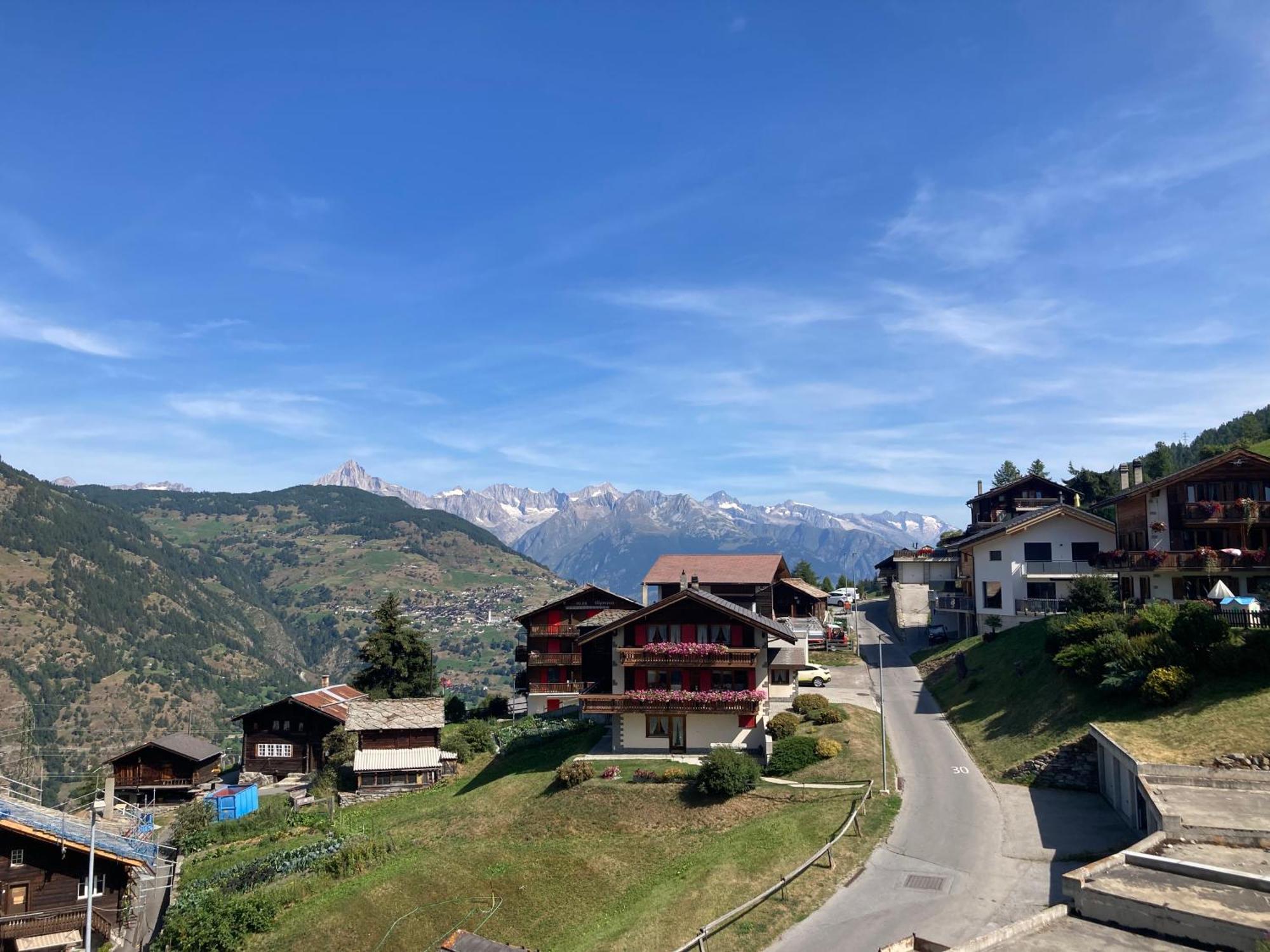 Apartamento Haus Dorfblick Grächen Exterior foto